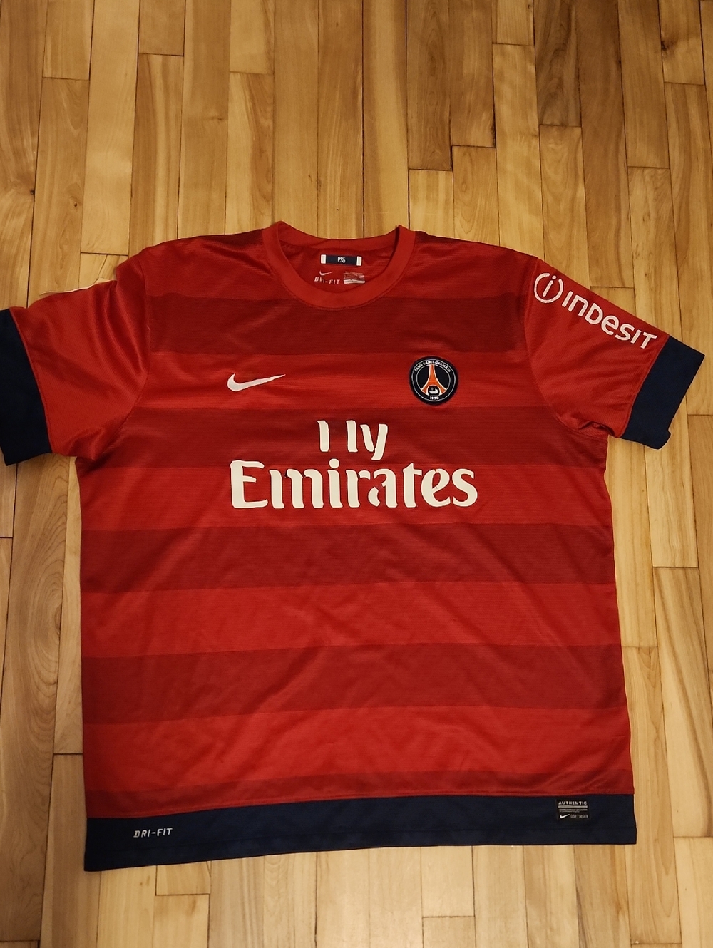 Ibrahimović #18 Nike Red PSG Fly Emirates Football Jersey with Navy Trim
